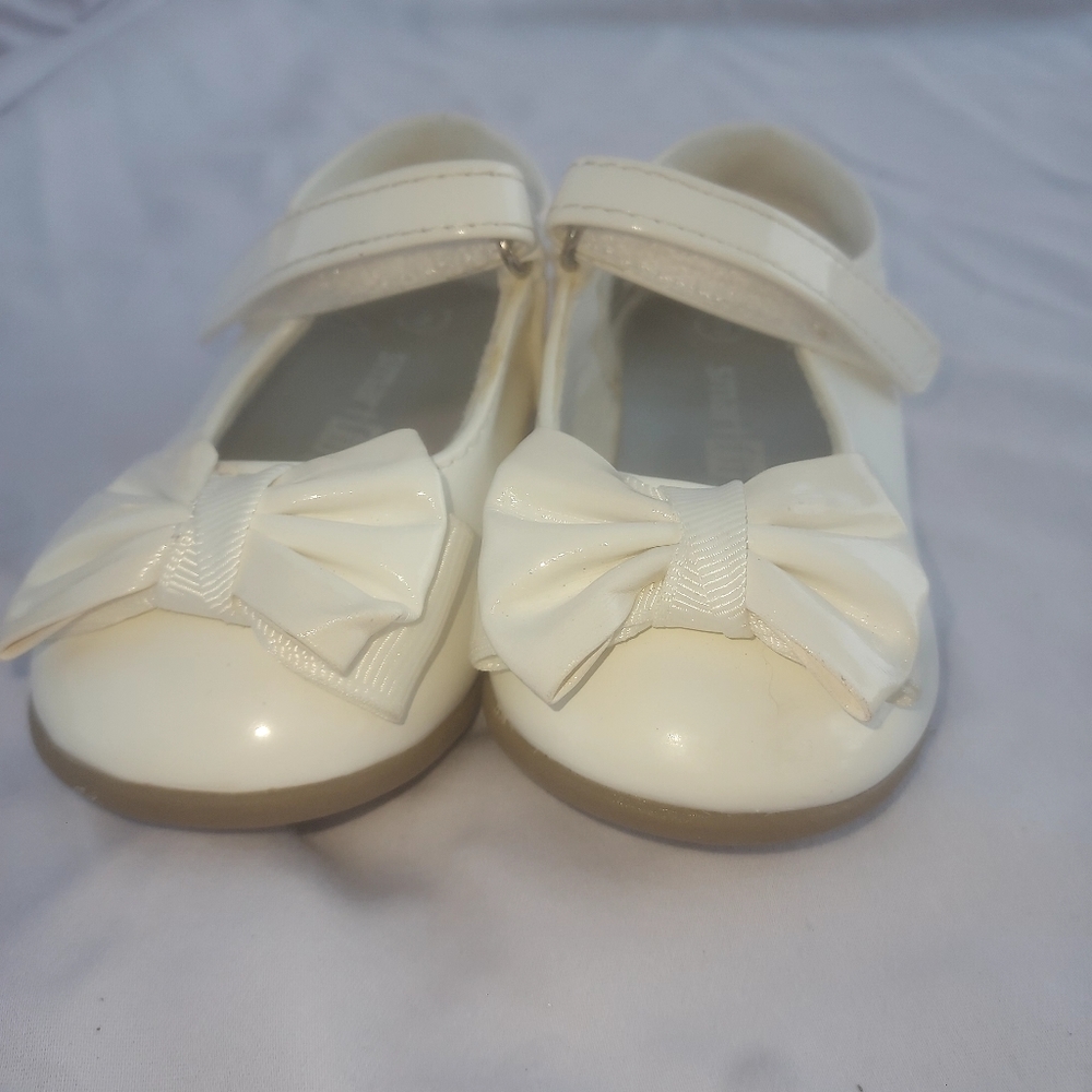 Girls shoes